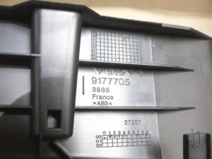 9177705 Облицовка панели приборов Вольво S60,V70,XC70 (XC70.2001KON9-16)