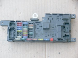 Купить - 9452993 Блок предохранителей в моторном отсеке для Вольво S60, XC70, S80, XC90  (S60 2005 A