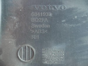 6841932 обшивка средней стойки кузова правой Вольво XC60 (XC60.2012D17)
