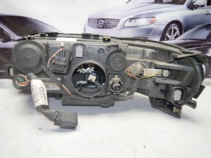 31217046 Фара правая Вольво S60, V70, XC70 (V70.2007AWD SKRU10-16)