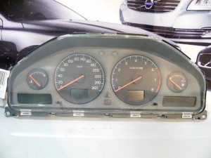 69294/570T Панель приборов Вольво S60, S80, V70, XC70 (V70.01№9694 SKRU10-17)