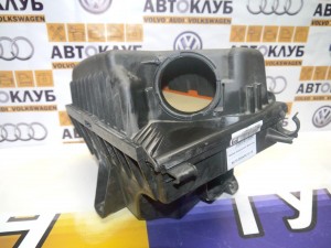 8649673 Корпус воздушного фильтра Вольво S60, S80, V70, XC70 (XC70.05SKRU10-18)