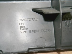  Обшивка багажника левая Вольво ХС70
