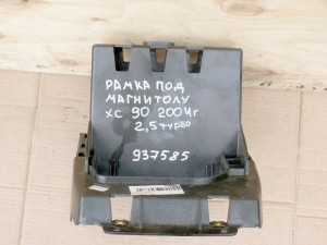 937585 Рамка под магнитолу для Вольво XC90 (XC90.2004_AME)