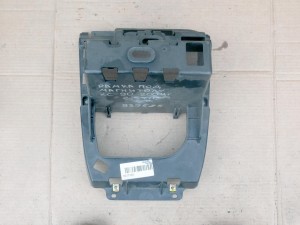 937585 Рамка под магнитолу для Вольво XC90 (XC90.2004_AME)